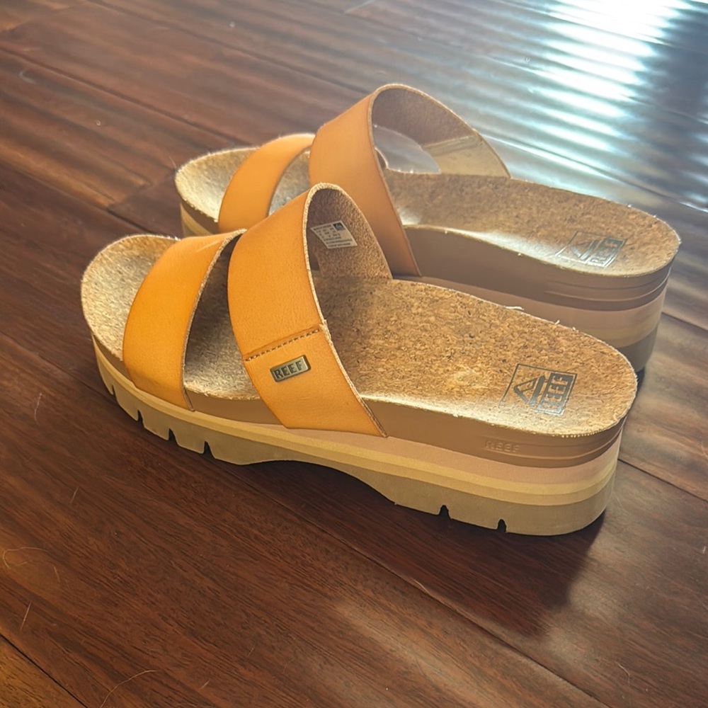 Reef Women's Tan Sandals